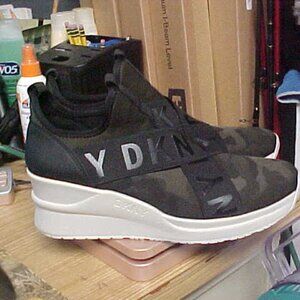 DKNY dark camo womens slip ons 11.5